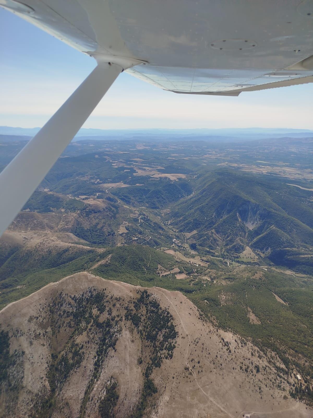 Viaduc de Millau / Overflying flight above viaduct of Millau