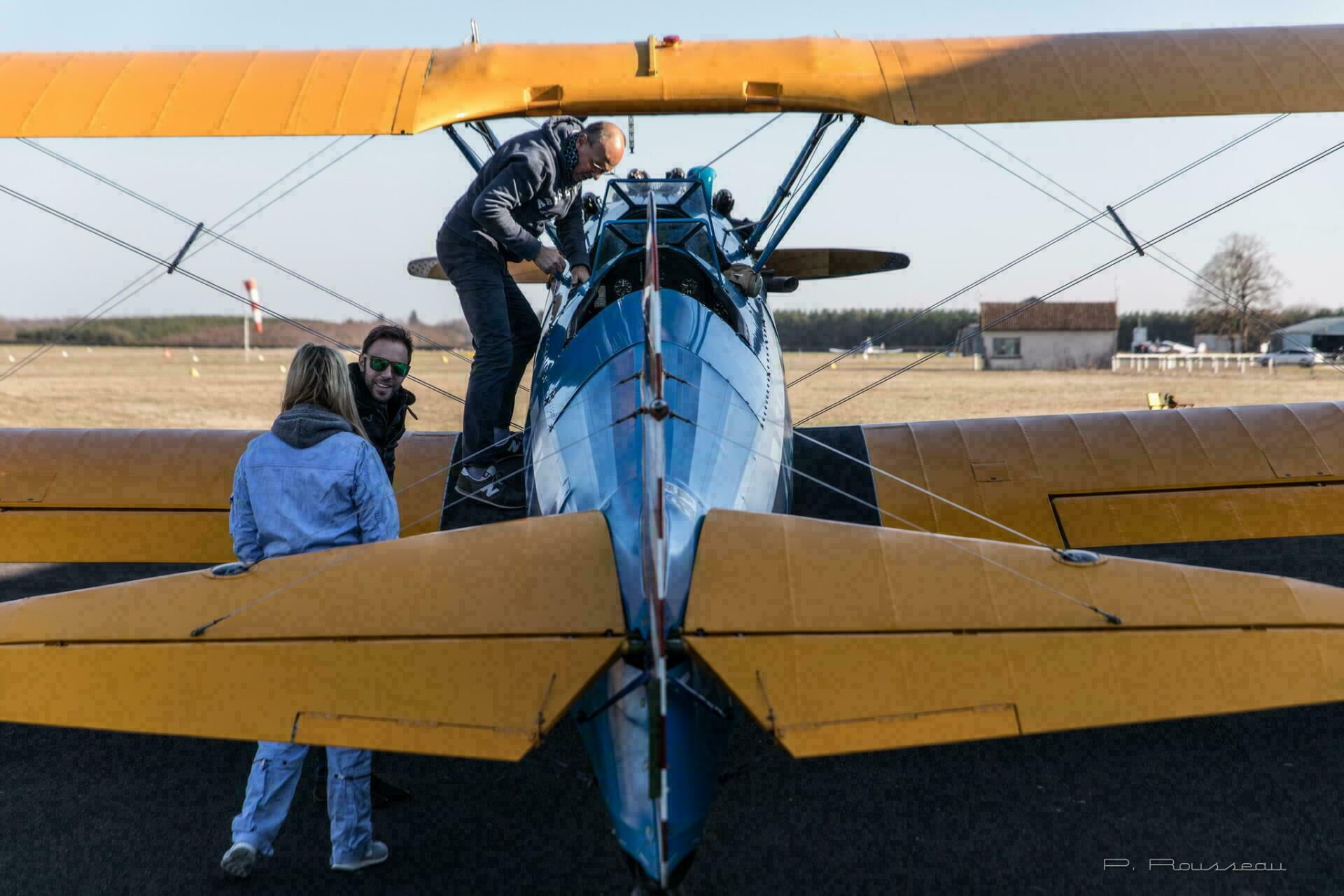 Embarquement à bord du Boeing Stearman