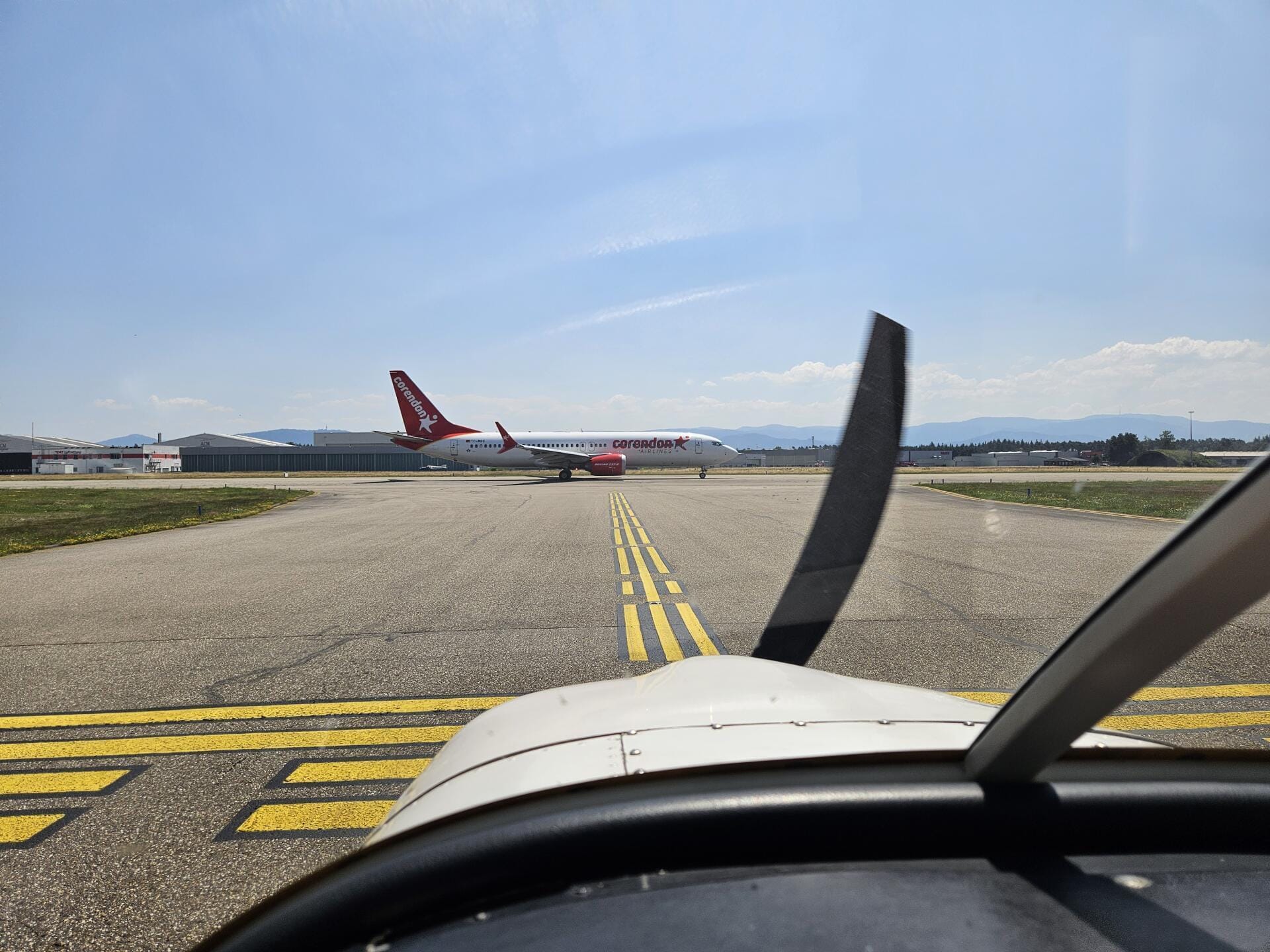Verkehrsflughafen und weitere spannende Orte aus dem Cockpit