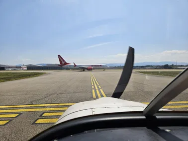 Verkehrsflughafen und weitere spannende Orte aus dem Cockpit