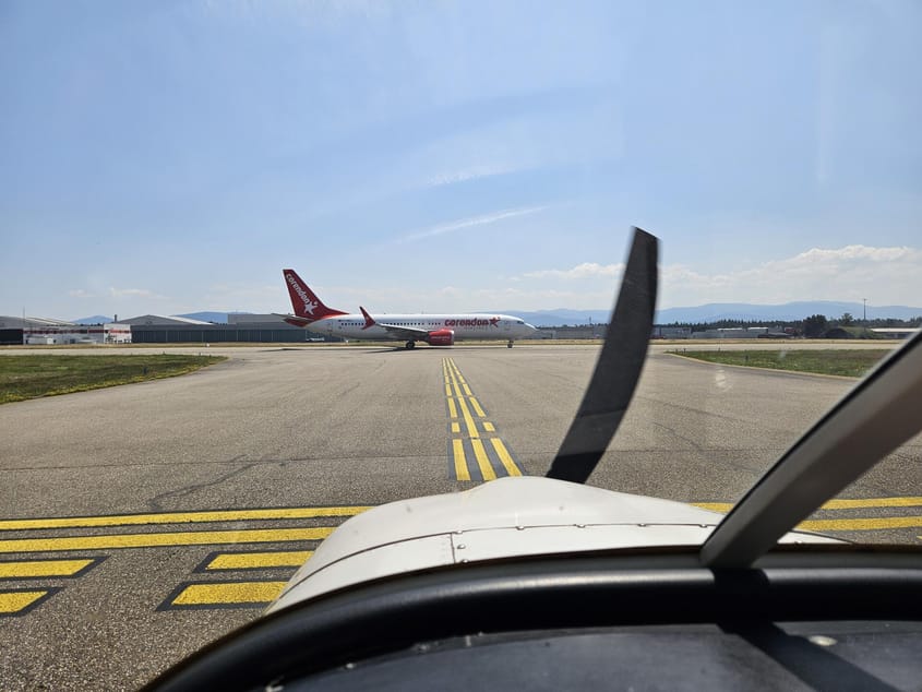 Verkehrsflughafen und weitere spannende Orte aus dem Cockpit