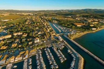 Hyères et ses alentours en Hélicoptère - 20 min