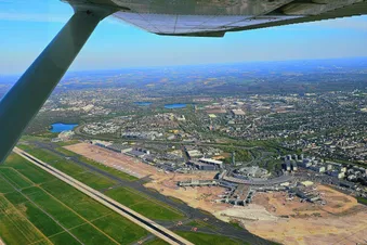 Rundflug über das Ruhgebiet und das bergische Land