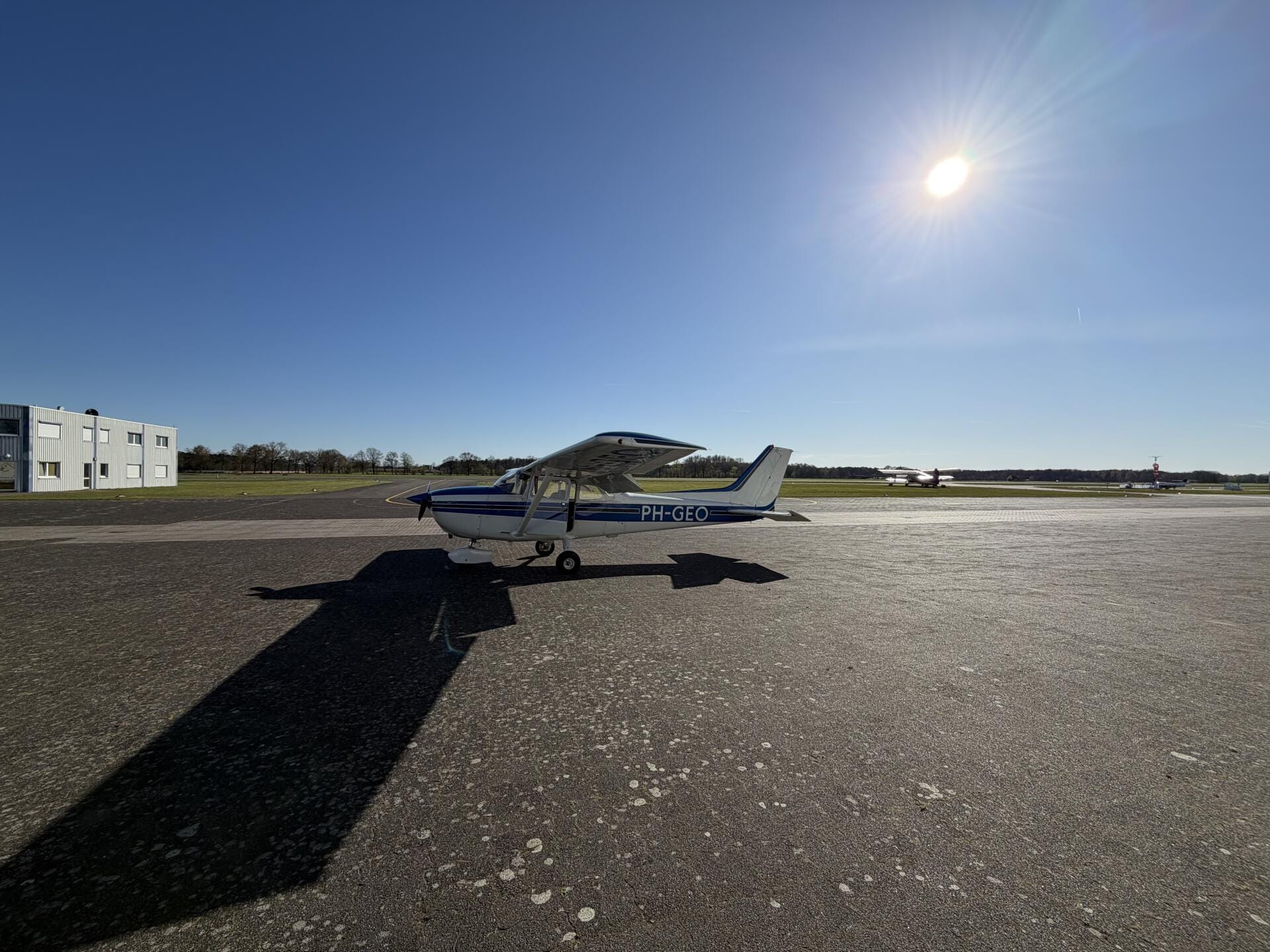 Cessna 172 N von der Seite