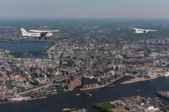 Rundflug über Hamburg in Cessna 172 (3 Passagiere)