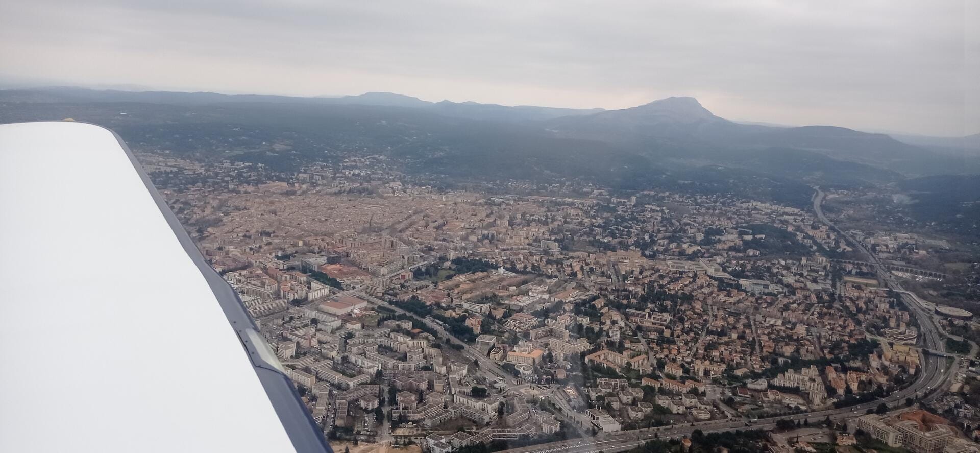 Balade autour de la Sainte-Victoire ! (3 passagers max)