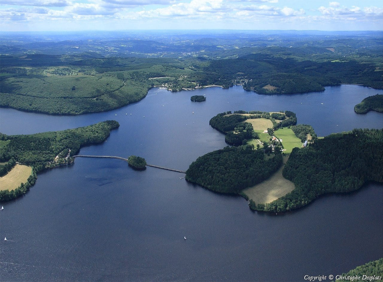 Tour du lac de Vassivière en avion