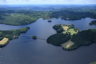 Tour du lac de Vassivière en avion