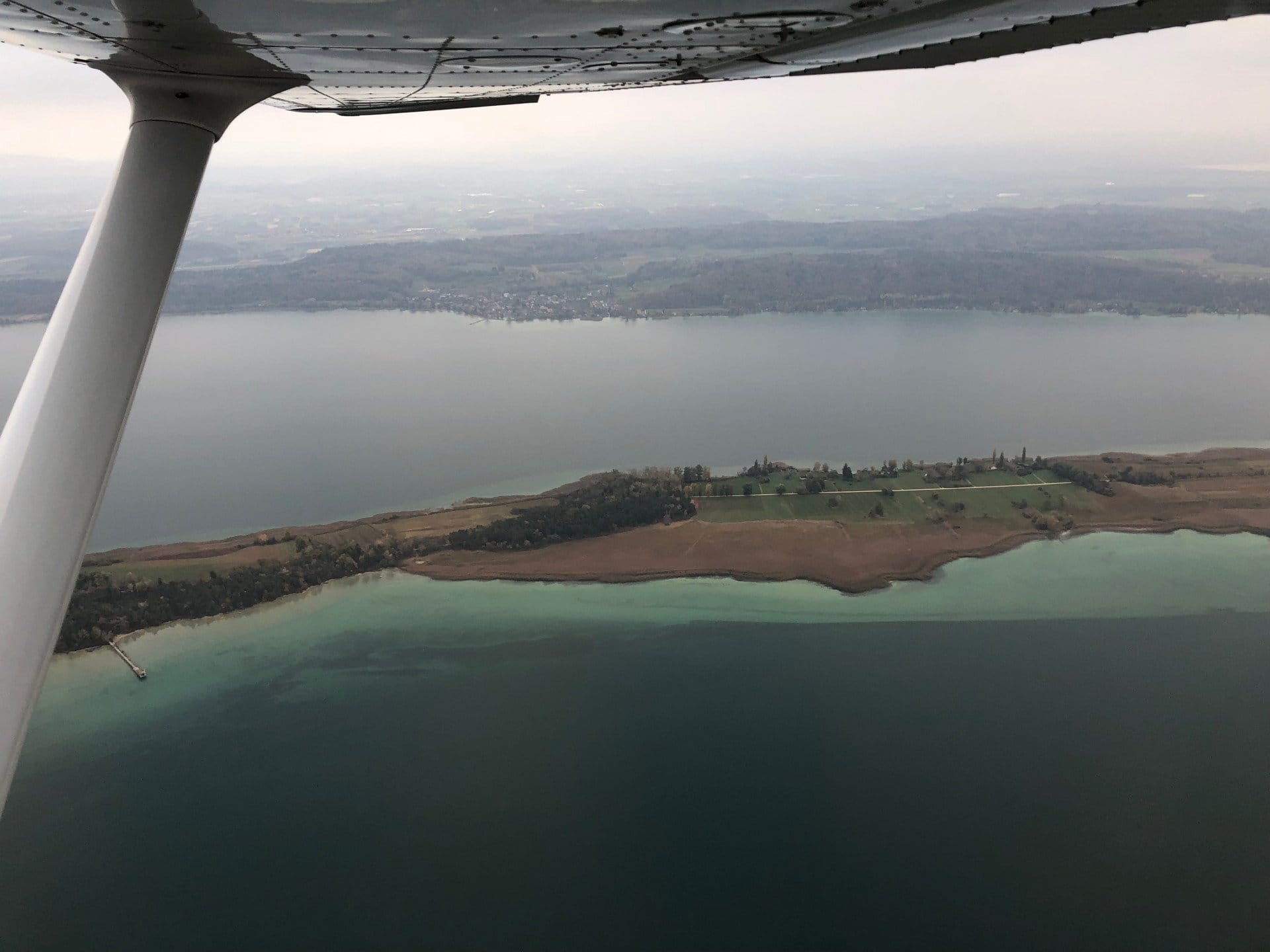 Lausanne und zurück - den Genfersee im Anflug