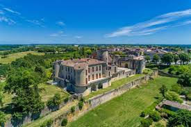 UN CHATEAU TOUTES LES 3 MINUTES DANS L ENTRE DEUX MERS