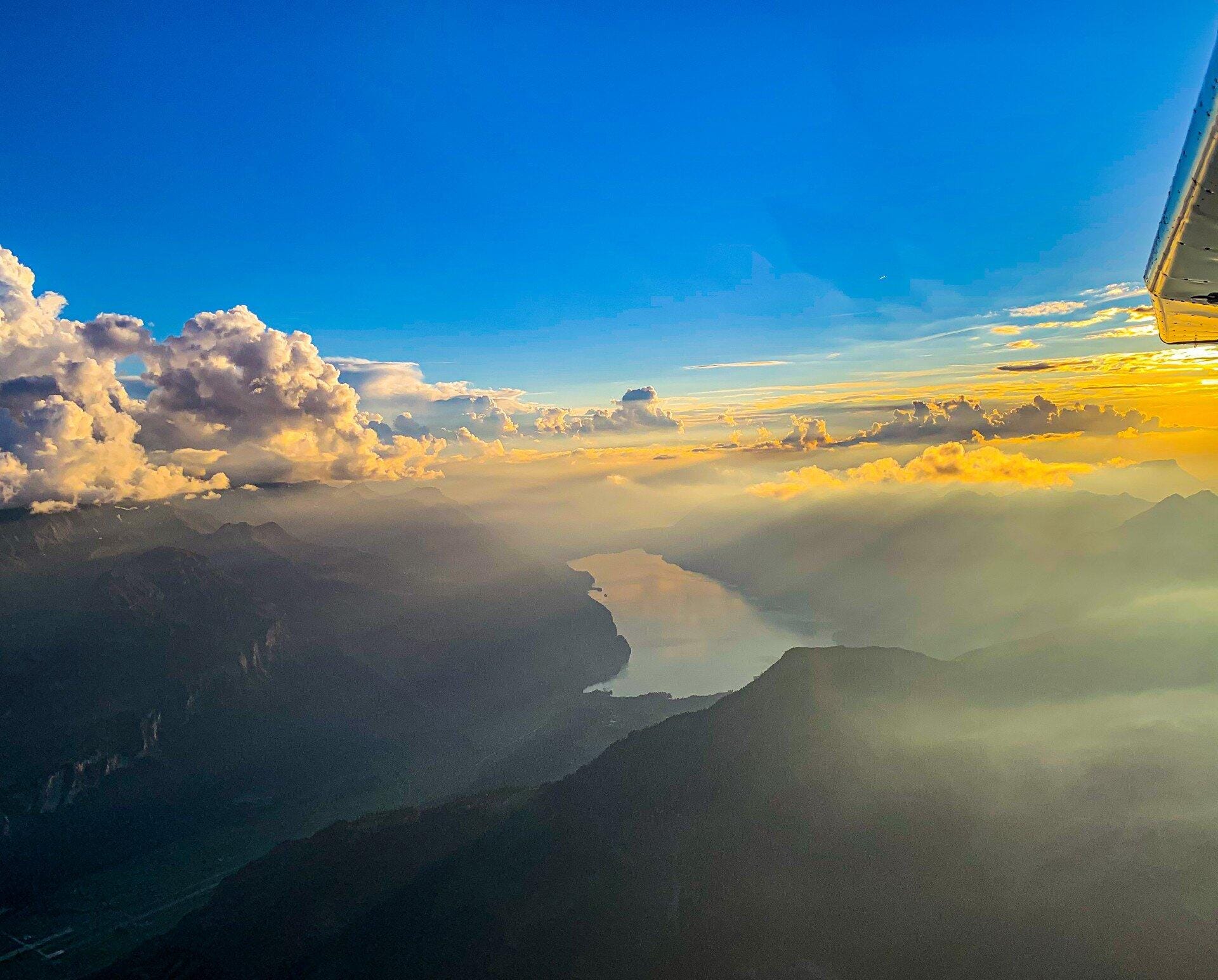sundowner flight - zur schönsten Region der Schweiz - France