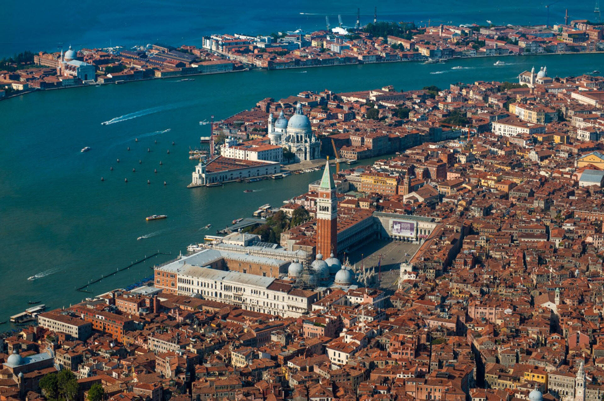 Flight along the Adriatic Coast to Venezia