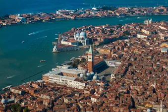 Flight along the Adriatic Coast to Venezia