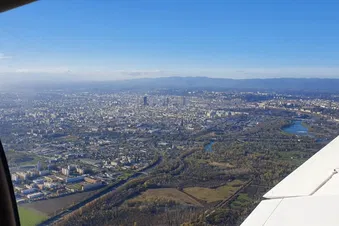 Vue de Lyon depuis le parc de Miribel