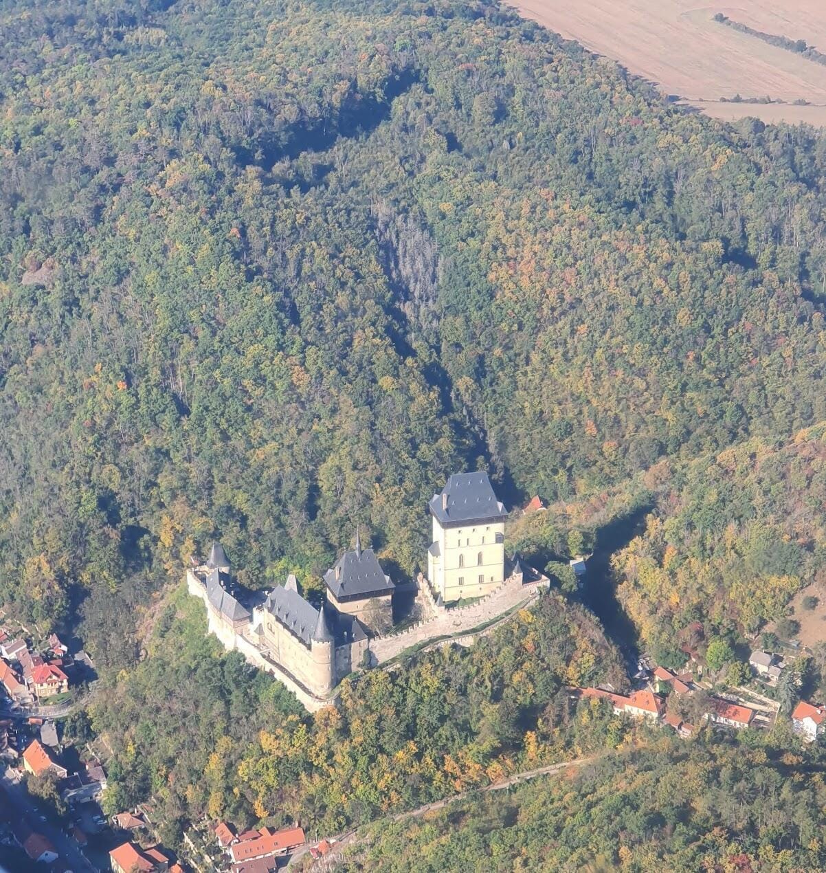 60 Min Scenic Flight Around Prague: Castles & Rivers