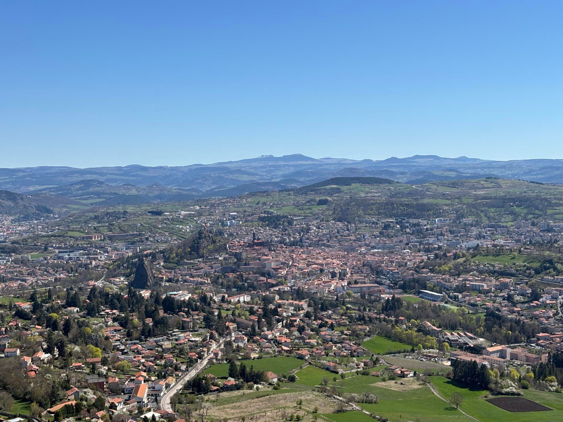 Vol au dessus du Mézenc ,le Puy en Velay et Pierre sur Haute