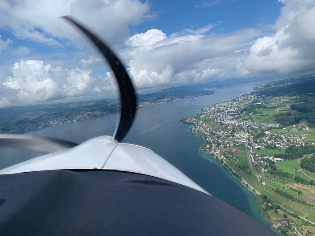 Sechs-Seen-Rundflug für ein Passagier
