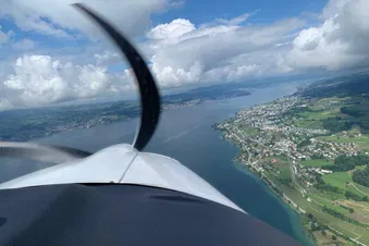 Sechs-Seen-Rundflug für ein Passagier