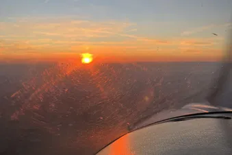 Vol au coucher du soleil dans la région Stephanoise