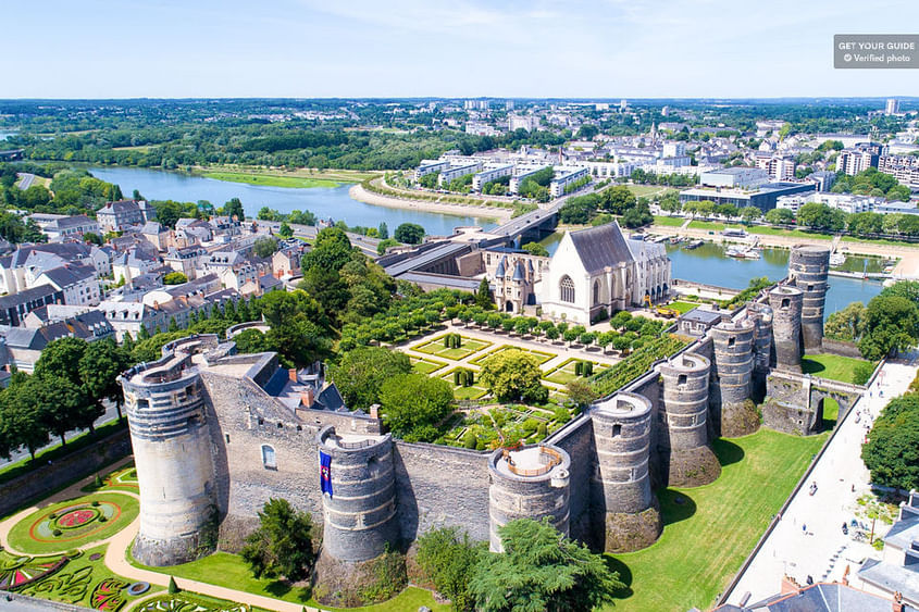 Survol de la Touraine angevine