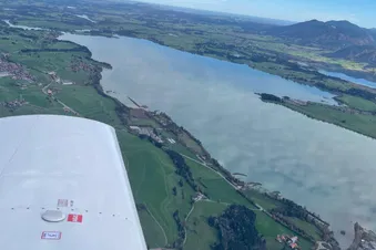 Königsschlösser & Alpenblick – Rundflug ab Landshut