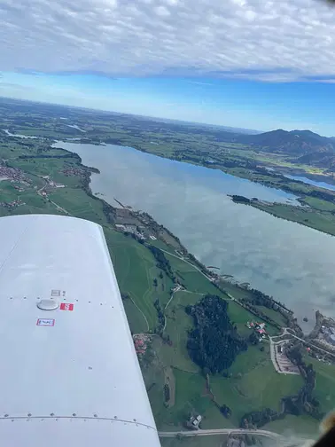 Königsschlösser & Alpenblick – Rundflug ab Landshut