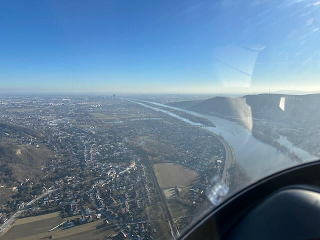 Ansicht auf Wien und die Donau bei Klosterneuburg