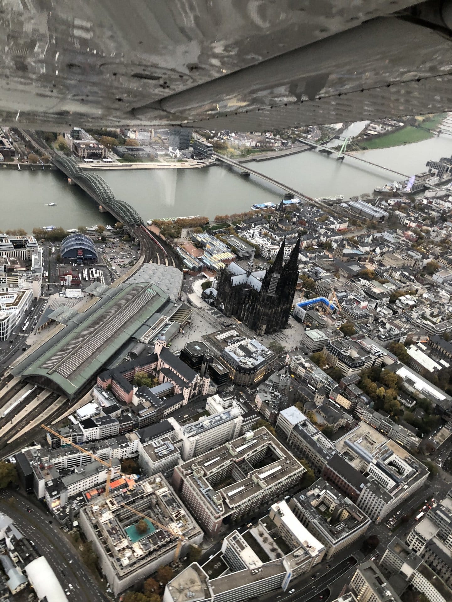 Rundflug über das gesamte Ruhrgebiet und das Sauerland.