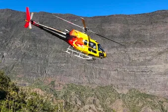 Découvrir les 3 Cirques et Cascades en Hélicoptère