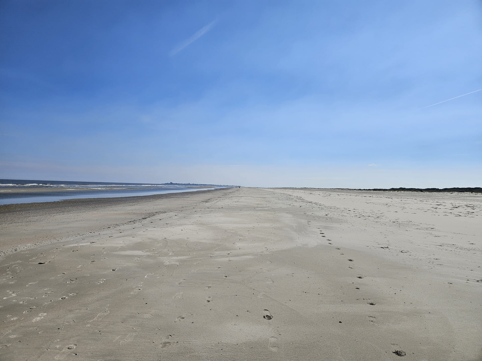 Juist: Entloser Sandstrand