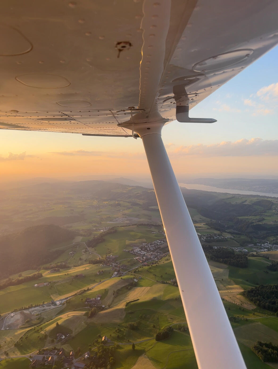 Chasing the sun over the Lake of Zurich