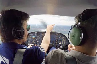 Ein Rundflug über den Taunus mit Blick auf die Skyline
