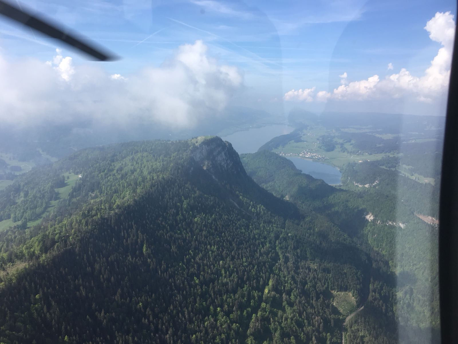 Balade aérienne : le Jura en hélicoptère depuis Lausanne