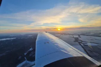Dämmerungsflug, idealer Weise mit Sonnenuntergang