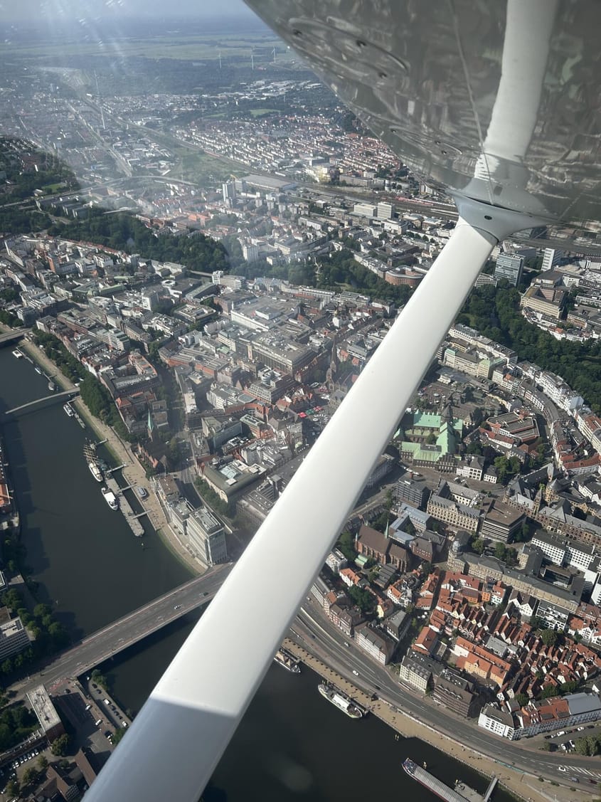Bremen Skyline – Entdecke Stadt & Weser aus der Luft