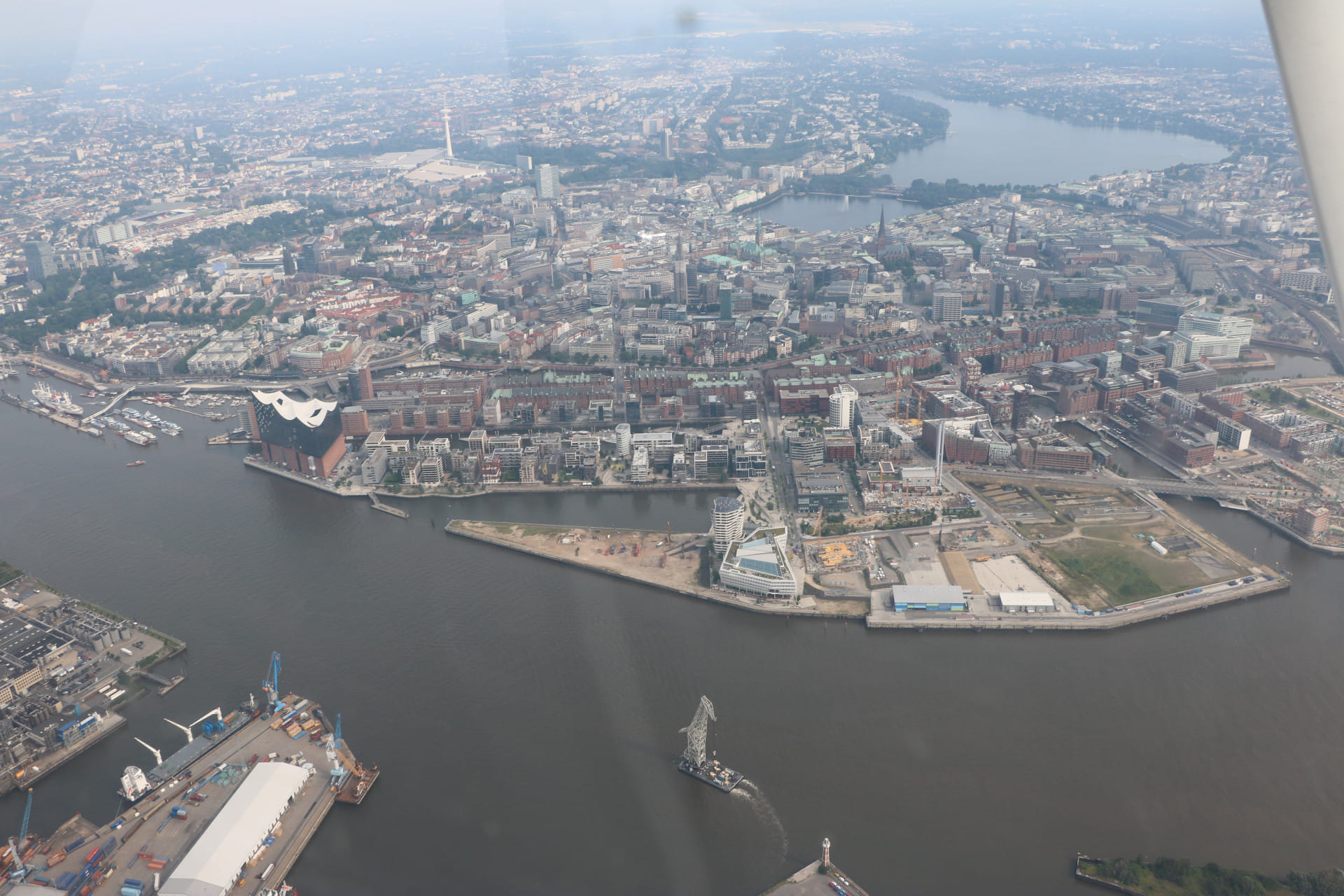 Dein Flugplan und Reisetipps für den Tag in Hamburg