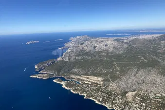 Littoral de la ciotat à carry le rouet en hélicoptère