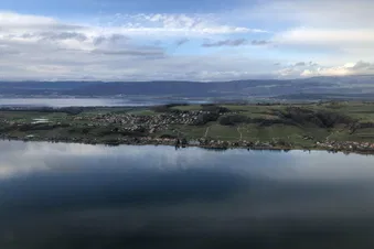 Über dem Murtensee Richtung Neuchâtel