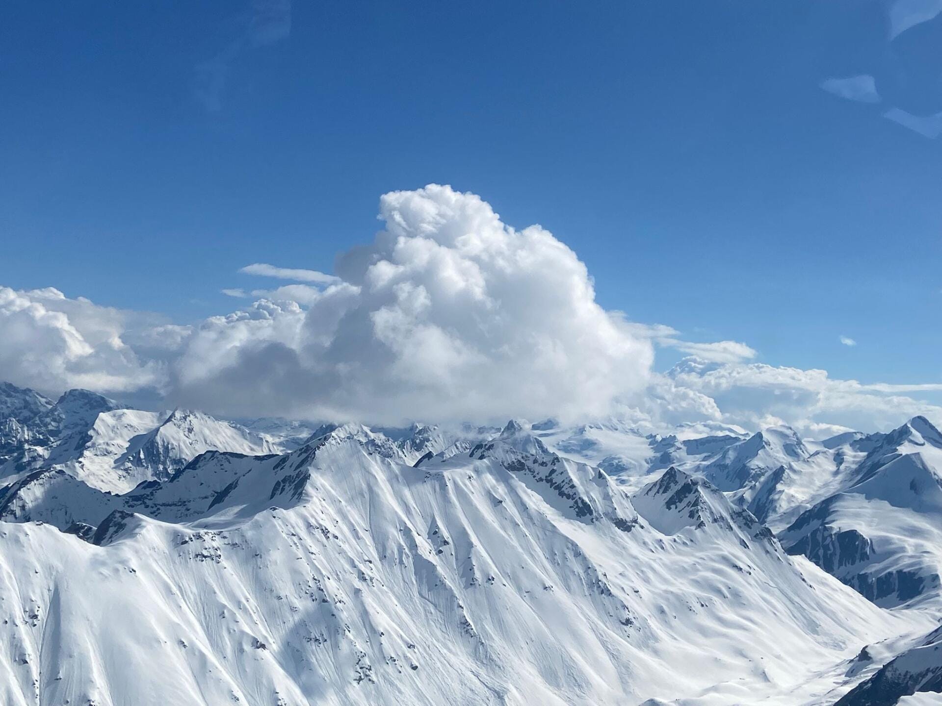 Alpenglühen & Dolce Vita: Ein Flugtag der Superlative