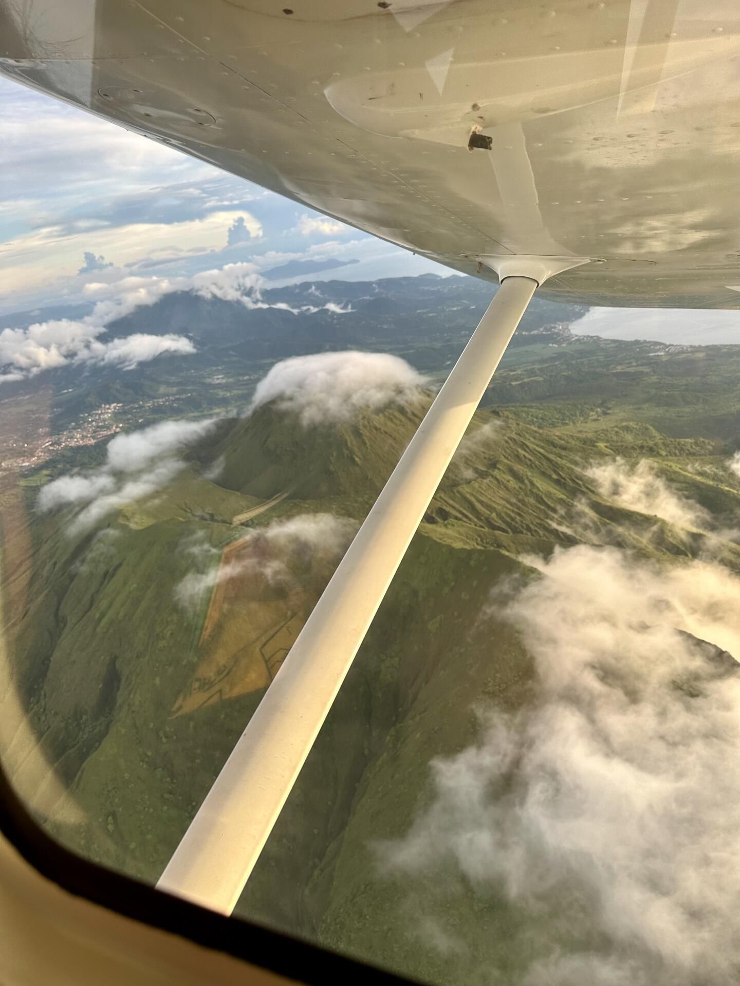 La Montagne Pelée nous laisse admirer son chapeau