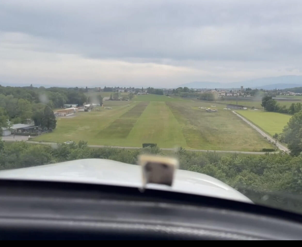 Finale Piste 22 Aérodrome de La Côte