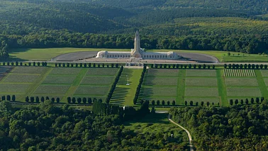 Survol de Verdun, des champs de bataille et du memorial