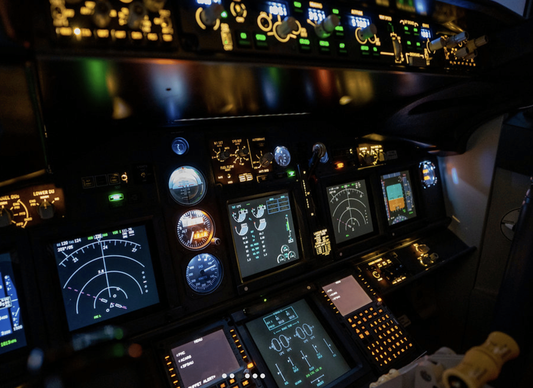 Echtes Cockpit / Professioneller Flugsimulator B737-800NG