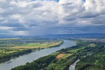 Großer Flug über Rhein-Main-Gebiet mit Frankfurt Skyline