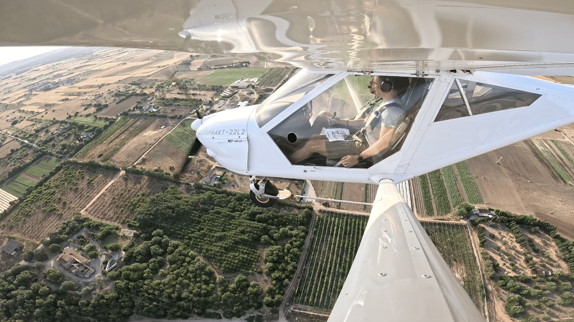 Share a leisure trip over the island