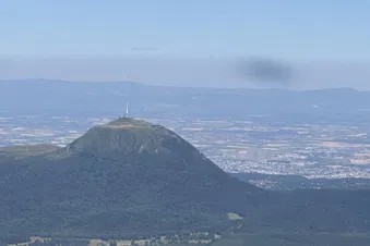 Vue aérienne du Puy de Dôme