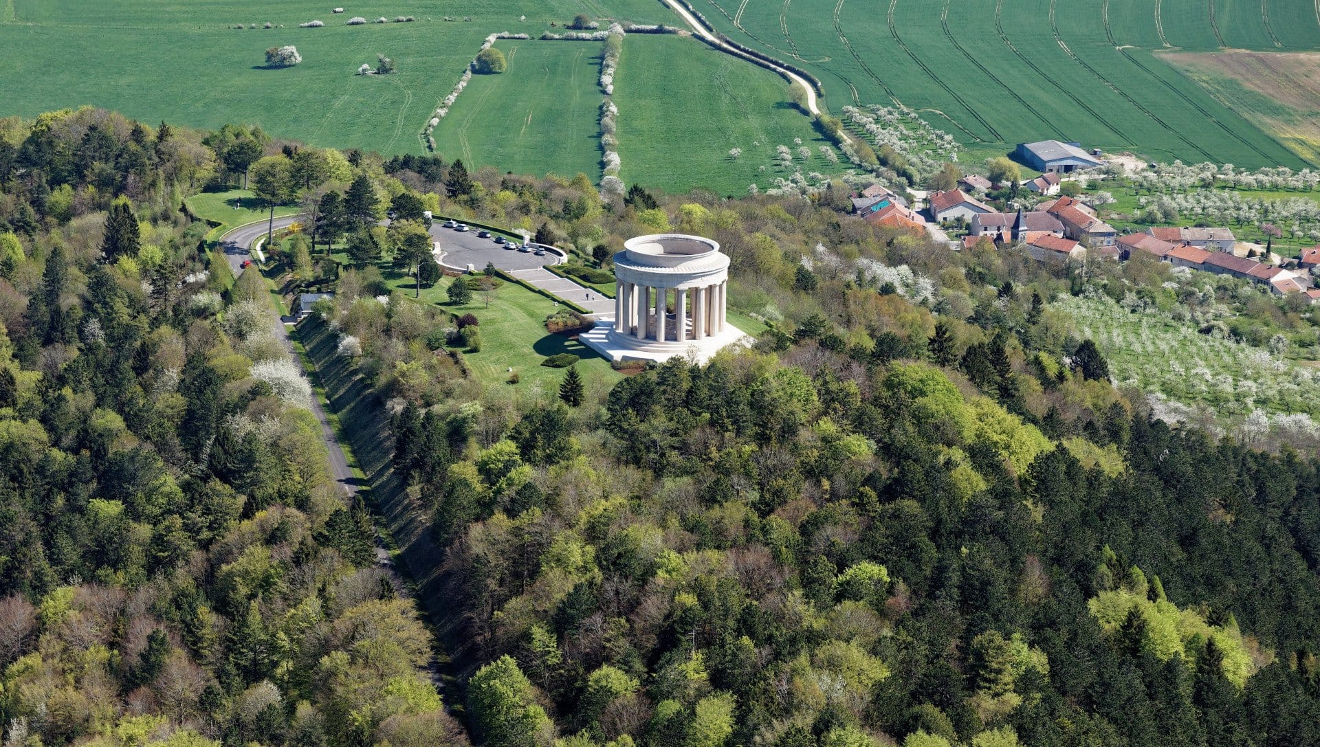 Un magnifique survol des lieux de mémoire autour de VERDUN !
