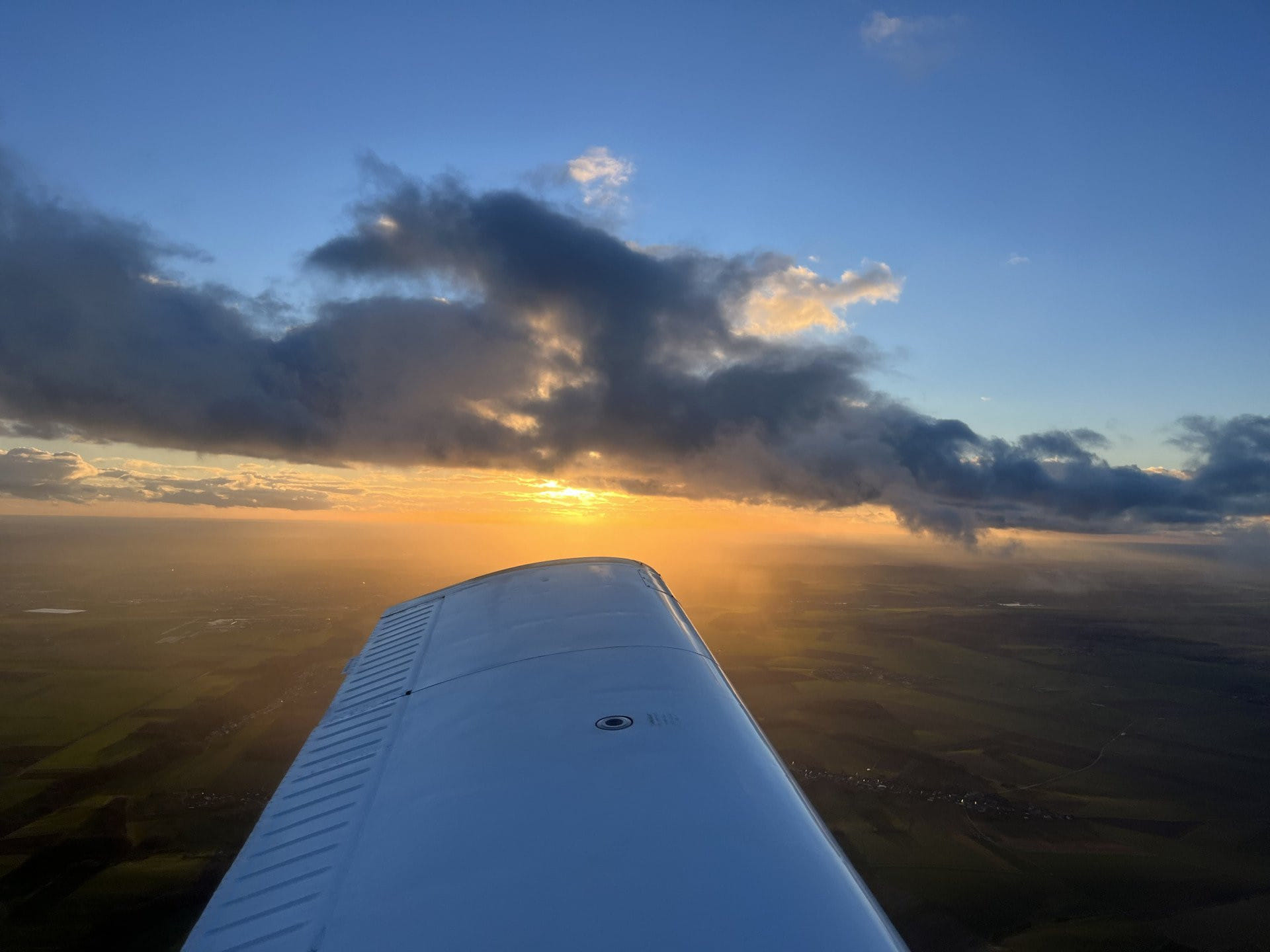 Vol crépusculaire et couché de soleil à 3000 pieds