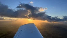 Vol crépusculaire et couché de soleil à 3000 pieds