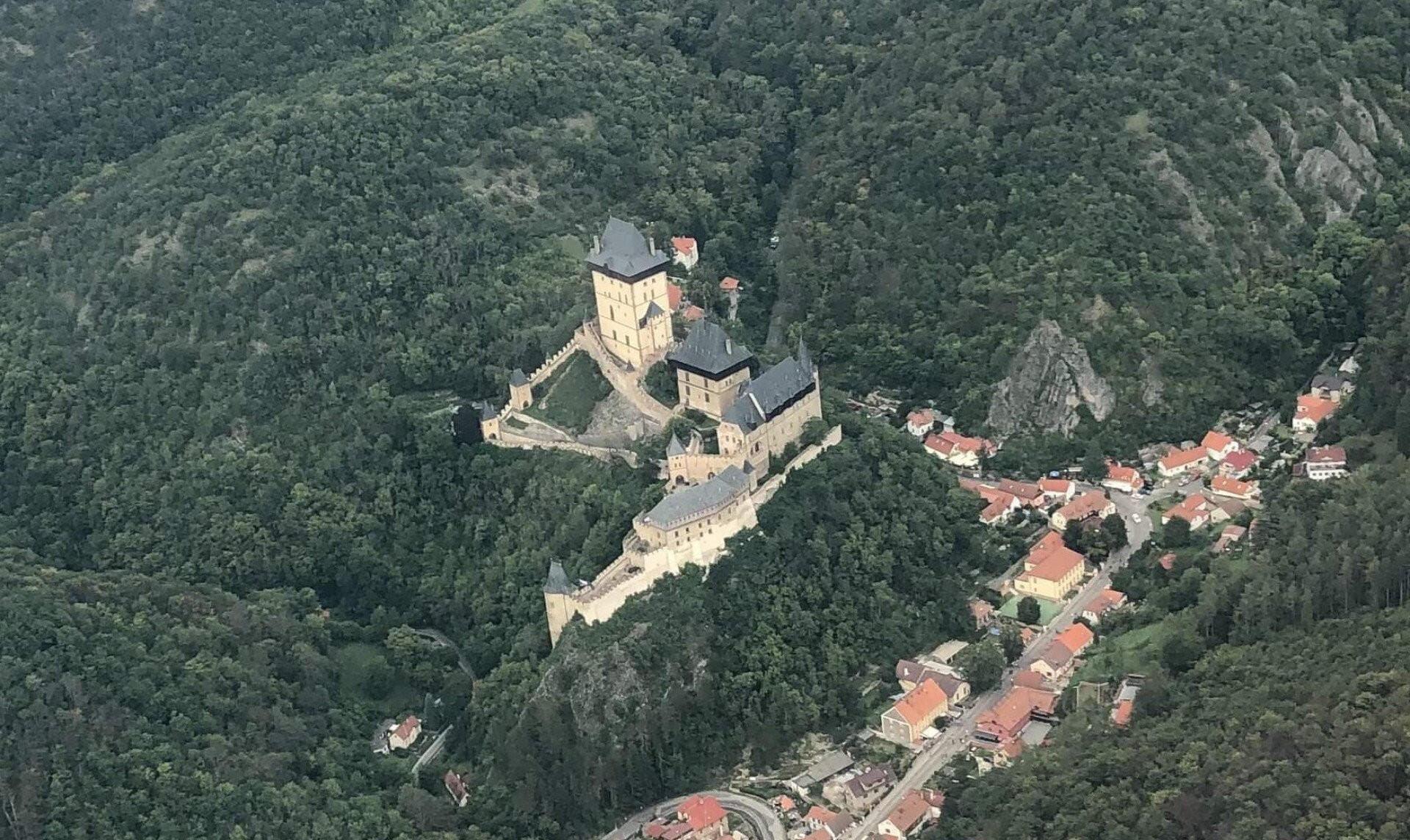 45 minute scenic flight to Karlštejn and Slapy dam